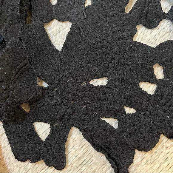 ANTHROPOLOGIE Black Lace Floral Appliqué Eyelet Sleeveless Top Cutouts Size S/M - Picture 13 of 13